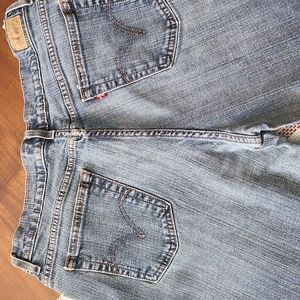 Levis 550